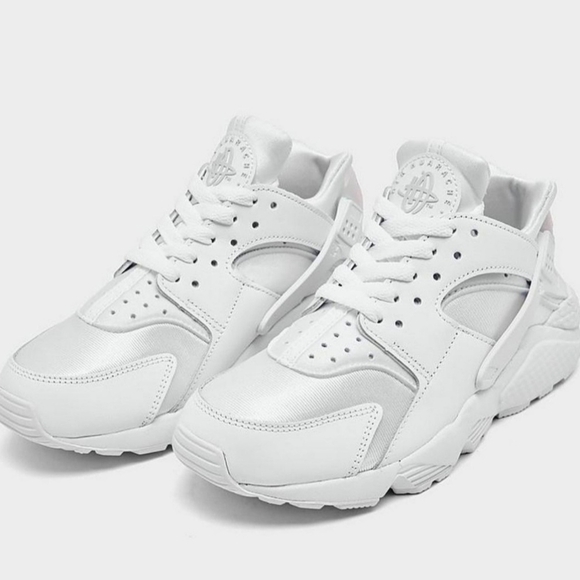 Nike Shoes - New Women's Nike Air Huarache Size 7